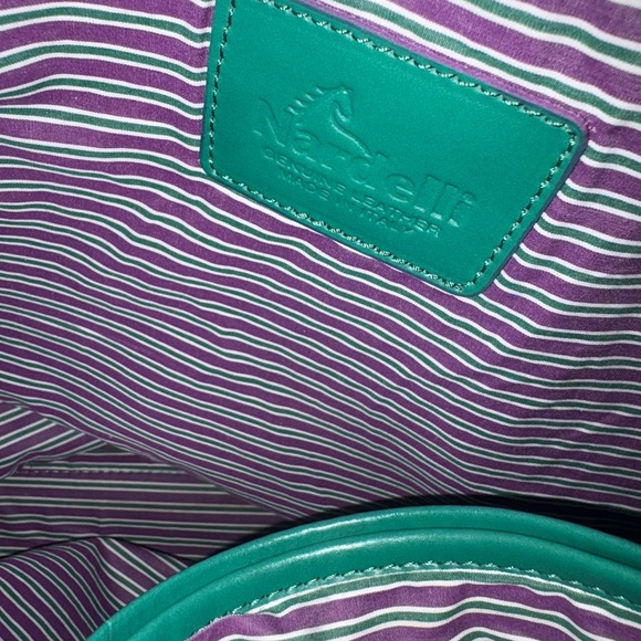 Vibrant Green Leather Tote with Structured Design - Picture 6 of 11